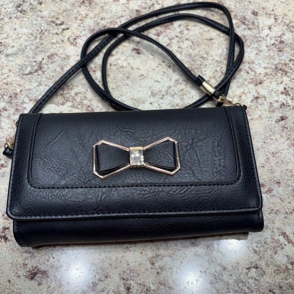 Elegant Black Leather Crossbody Bag/Wallet
